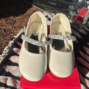Elegant Cream Kids Shoes with Pearl Strap